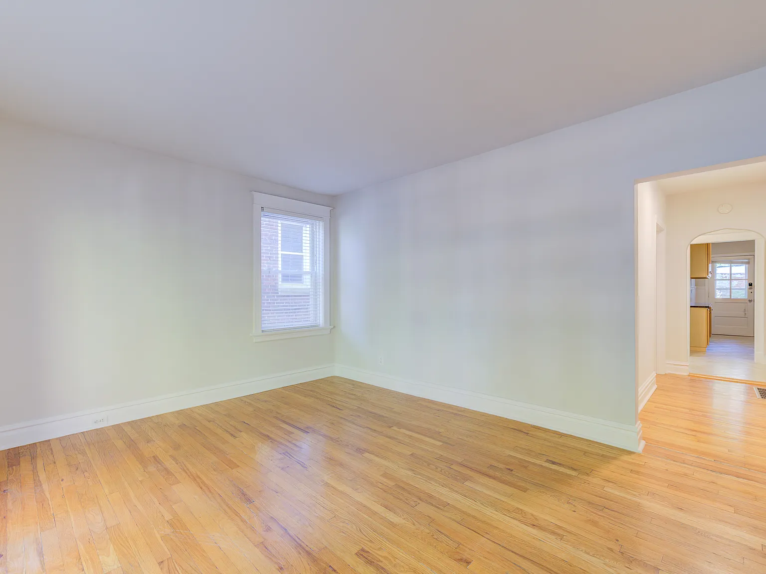 2 bed, 1000 sqft, $1,695 — Photo 3