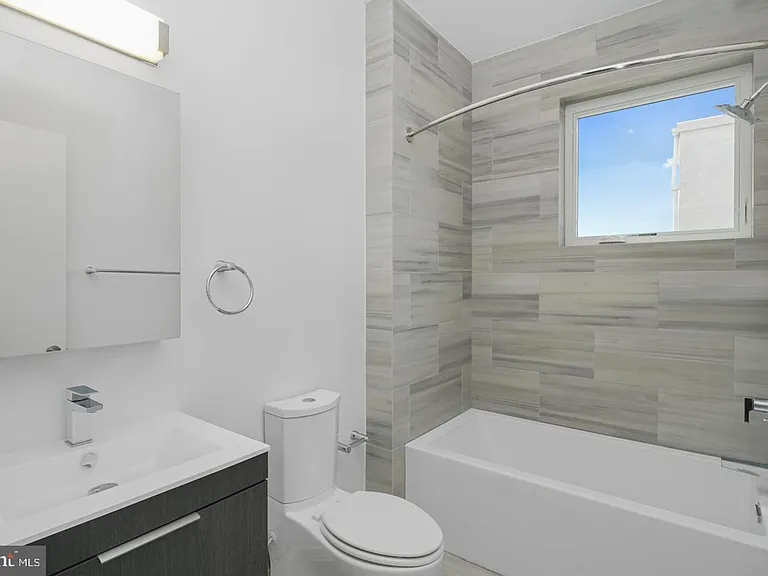 1425 S Hancock St — Photo 10