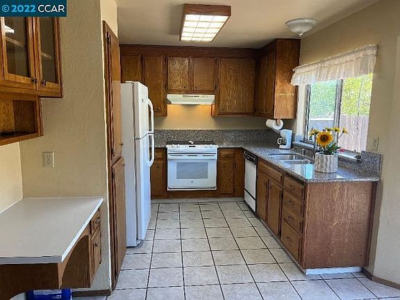 3rd image of 2265 Jacqueline Dr