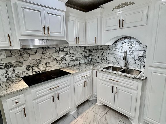 2nd image of 2119 Lincoln Dr
