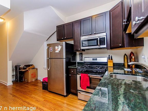 5th image of 1827 N Hermitage Ave #927