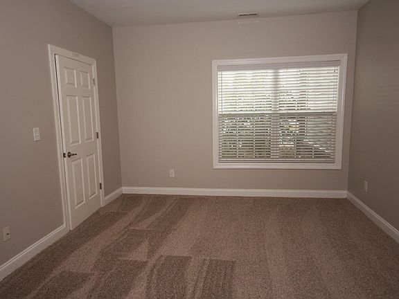 4th image of 1936-102 Tara Ct
