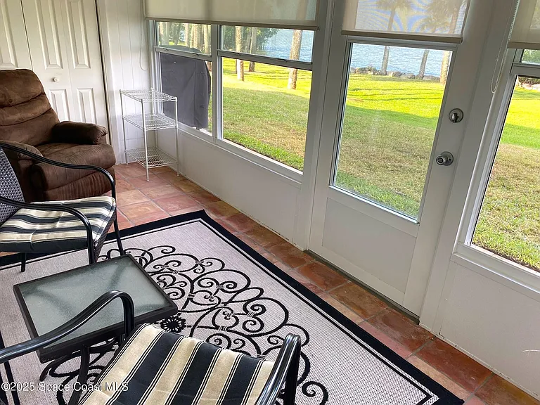 220 Cape Shores Cir #12-B — Photo 9