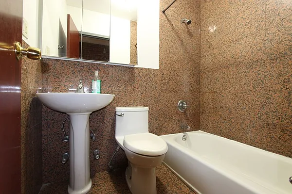 Rented by Dynamik Realty | media 27