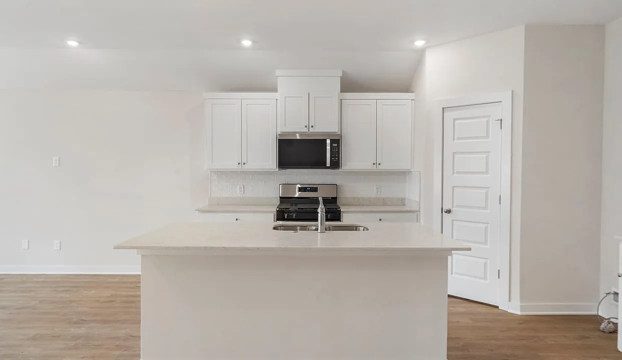 4 bed, 1823 sqft, $3,000 — Photo 4
