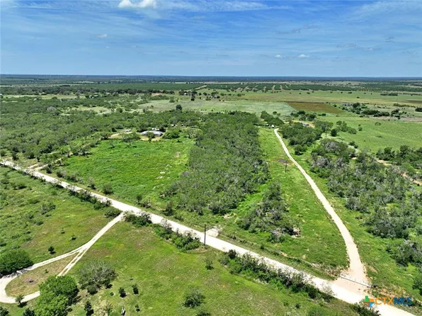 501 County Road 477, Stockdale, TX 78160
