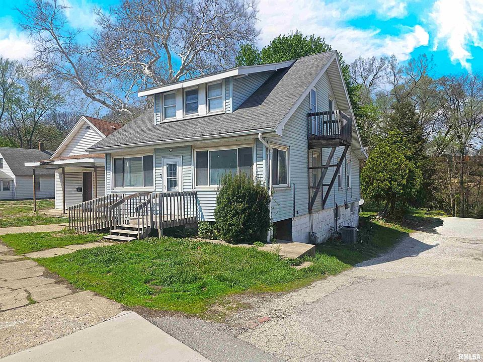 1st image of 107 Roosevelt St