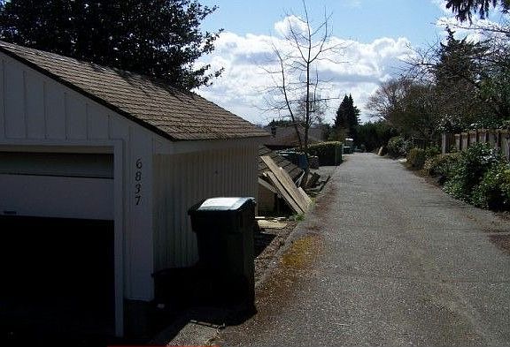 garage off alley