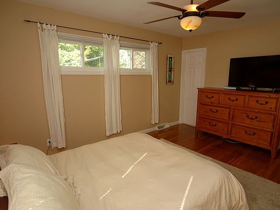 5th image of 603 Meade Dr