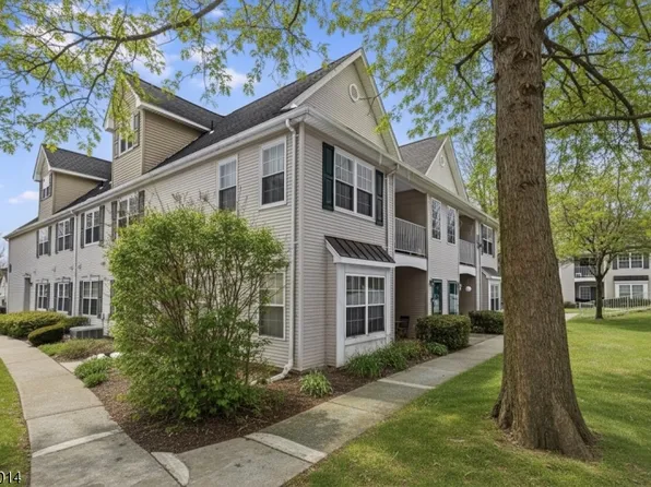 240 Cambridge Ct, Clifton City, NJ 07014