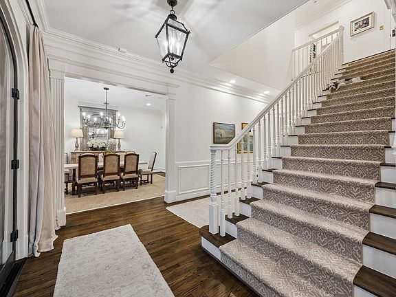 4th image of 3036 Locke Ln
