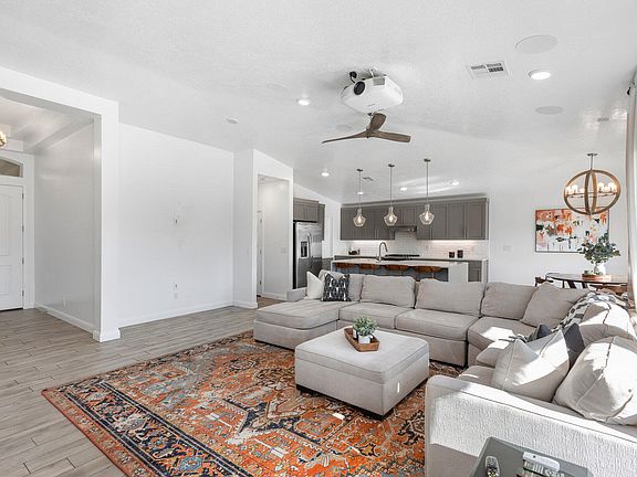 5th image of 1628 E Mokaac Wash Dr