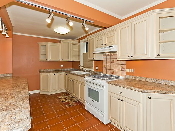 3rd image of 2280 Burnett St APT 1G