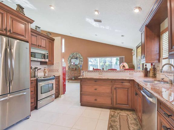 4th image of 6086 Golf Villas Dr