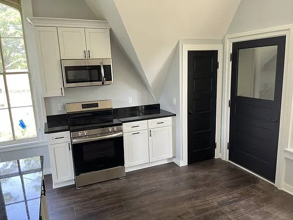 1 bed, 750 sqft, $1,500 — Photo 3