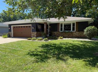 345 Beechwood Dr, Janesville, WI 53548