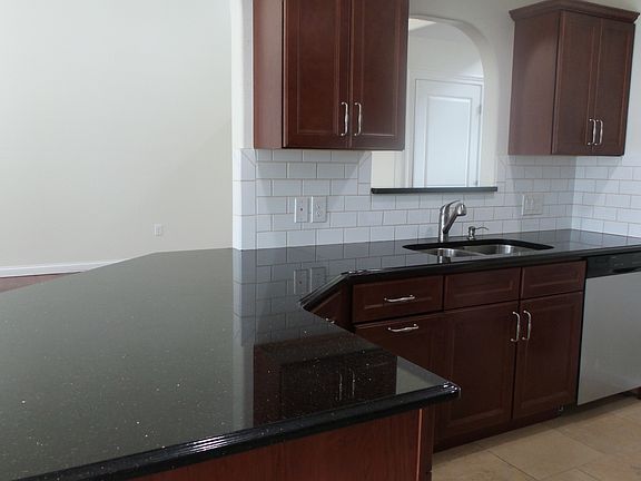 GORGEOUS GRANITE COUNTERS.