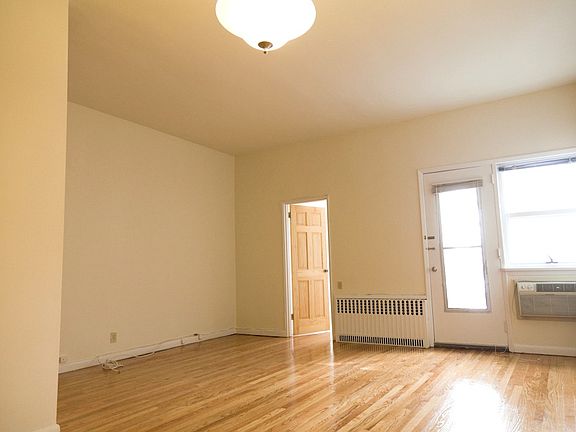 2nd image of 29 W 71st St
