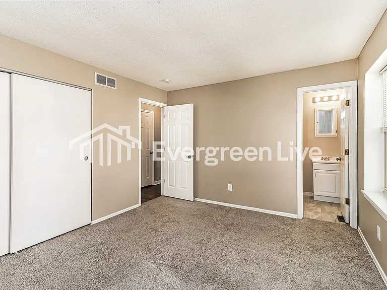 7732 Ravenswood Dr — Photo 10