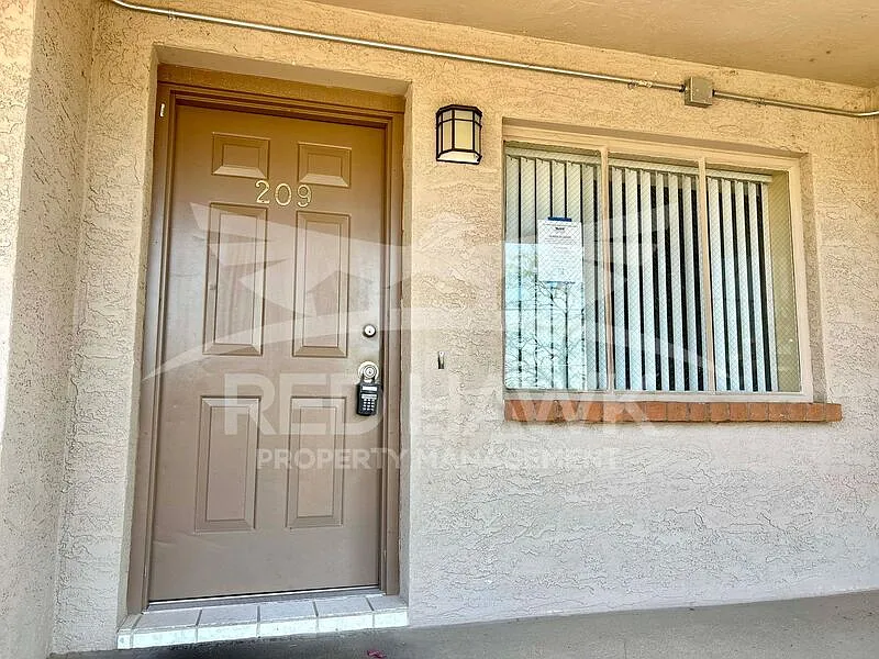 2 bed, 2.0 bath, 788 sqft, $1,300 — Photo 2