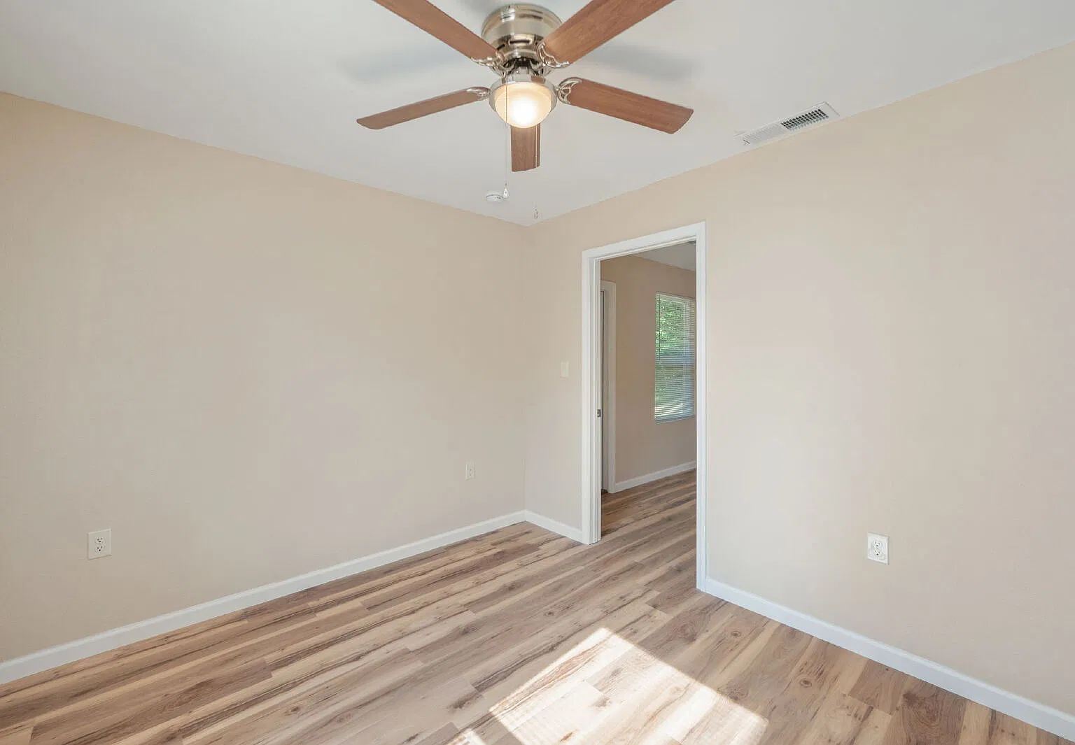 2 bed, 1.0 bath, 800 sqft, $1,600 — Photo 4