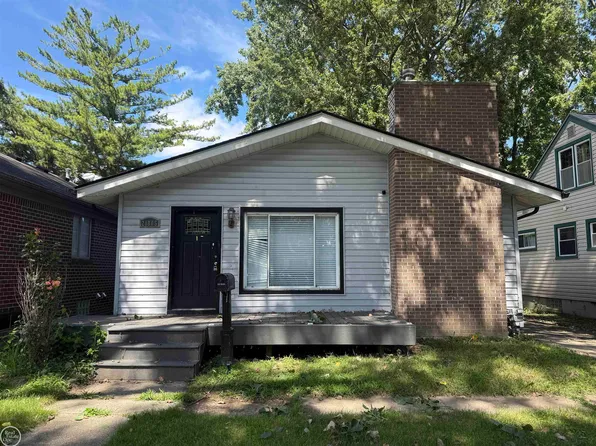 21805 Downing St, Saint Clair Shores, MI 48080