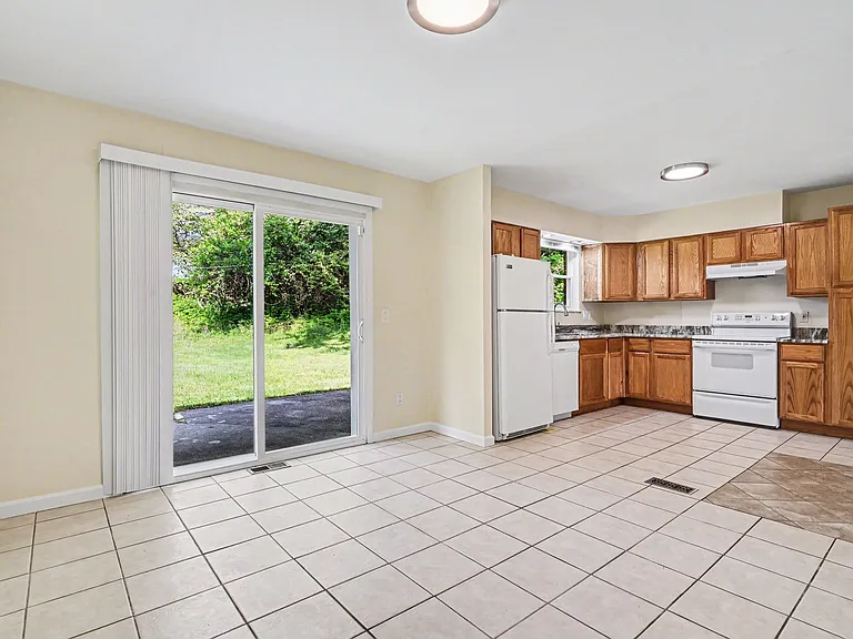 950 Harkin Dr — Photo 4