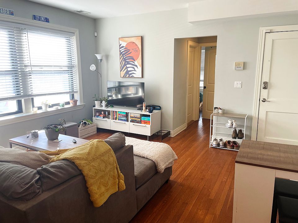 1st image of 3448 N Lakewood Ave #2