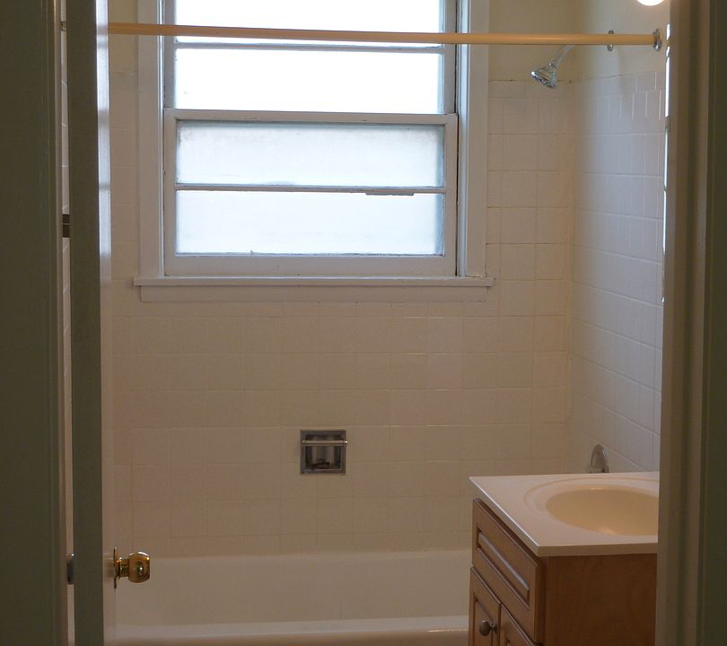 2nd image of 1326 Brown St APT 5