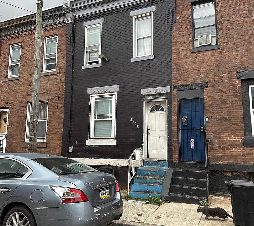 2nd image of 2528 W Seltzer St
