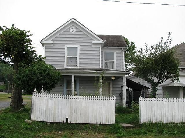 1st image of 205 12th St SE