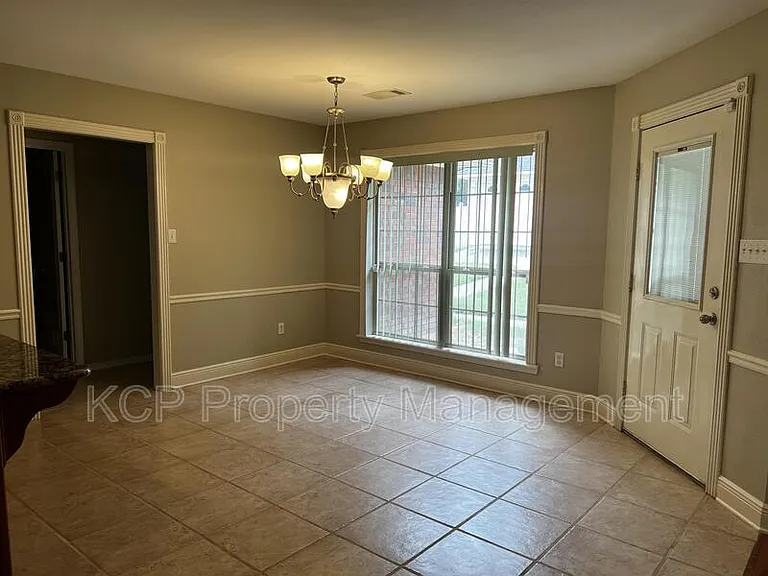2109 Barrington Dr — Photo 18