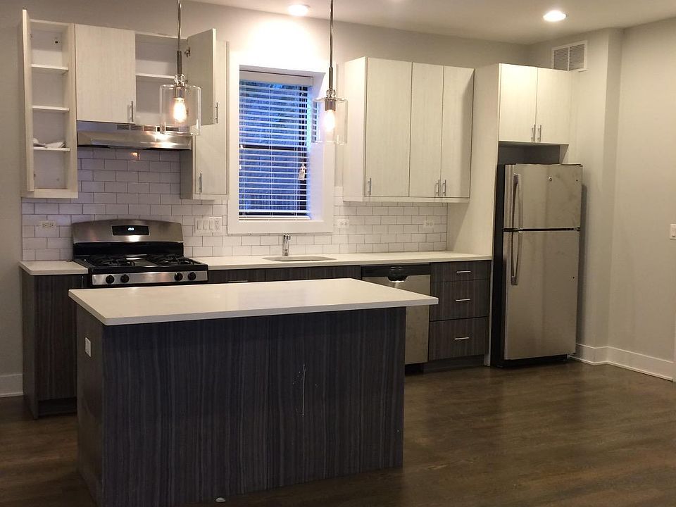 1st image of 2622 N Rockwell St #1L