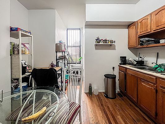 3rd image of 248 Stagg St #2C