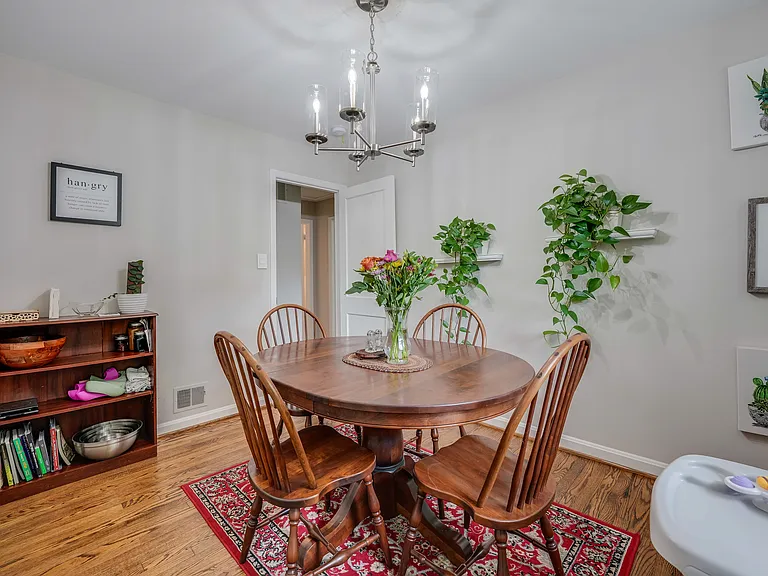 1911 Paul Spring Pkwy — Photo 23
