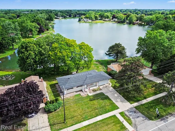 1347 E Square Lake Rd, Troy, MI 48085