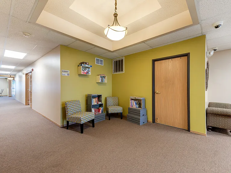 Platinum Valley Apartments — Photo 11