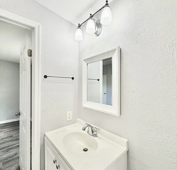 990 E Bay St — Photo 37