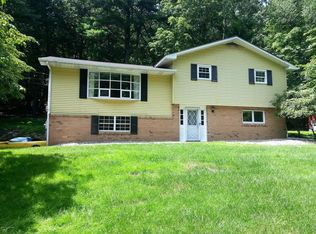804 Wedgewood Lake Dr, Stroudsburg, PA