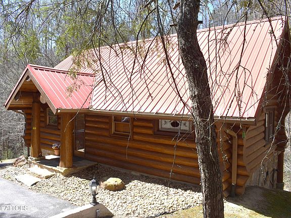 2nd image of 2910 Piney Ridge Way