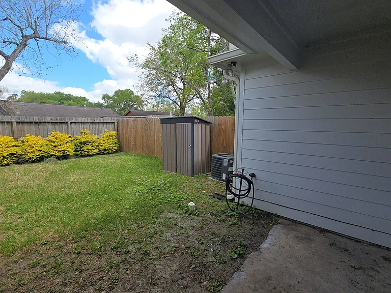 5226 Ridgevan Dr — Photo 26