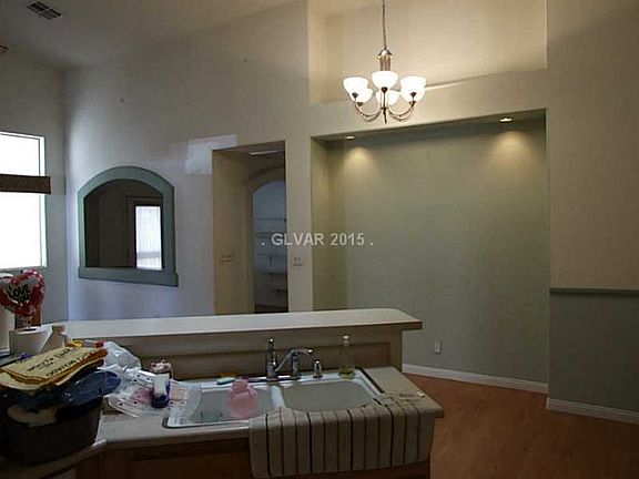 5th image of 4015 Weybridge Dr #4015