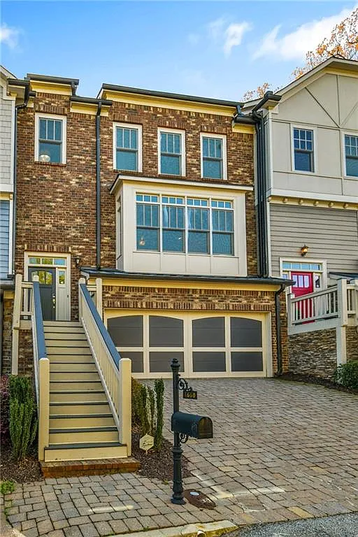 3 bed, 3.5 bath, 2228 sqft, $3,000 — Photo 2