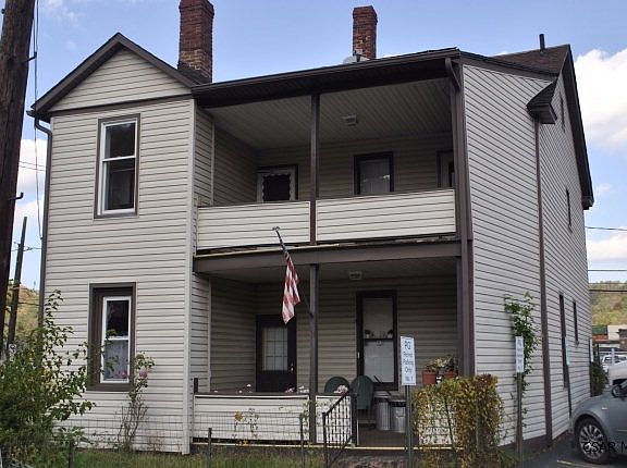 5th image of 212 Washington St