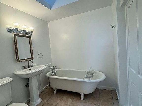 5th image of 162 Main St APT 3
