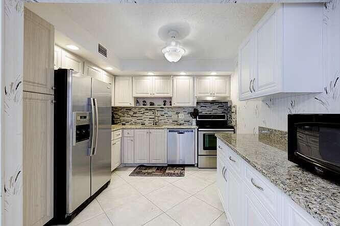 1st image of 103 Wellington #E