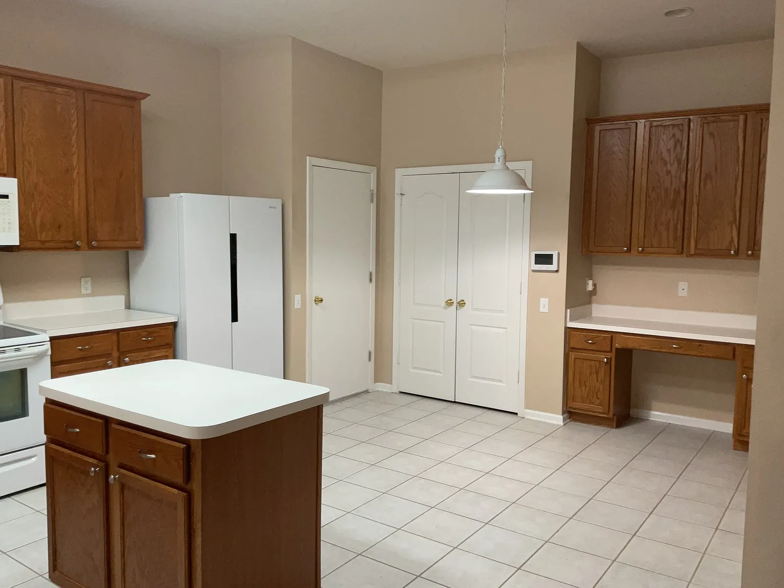 4 bed, 2.0 bath, 2534 sqft, $3,050 — Photo 4