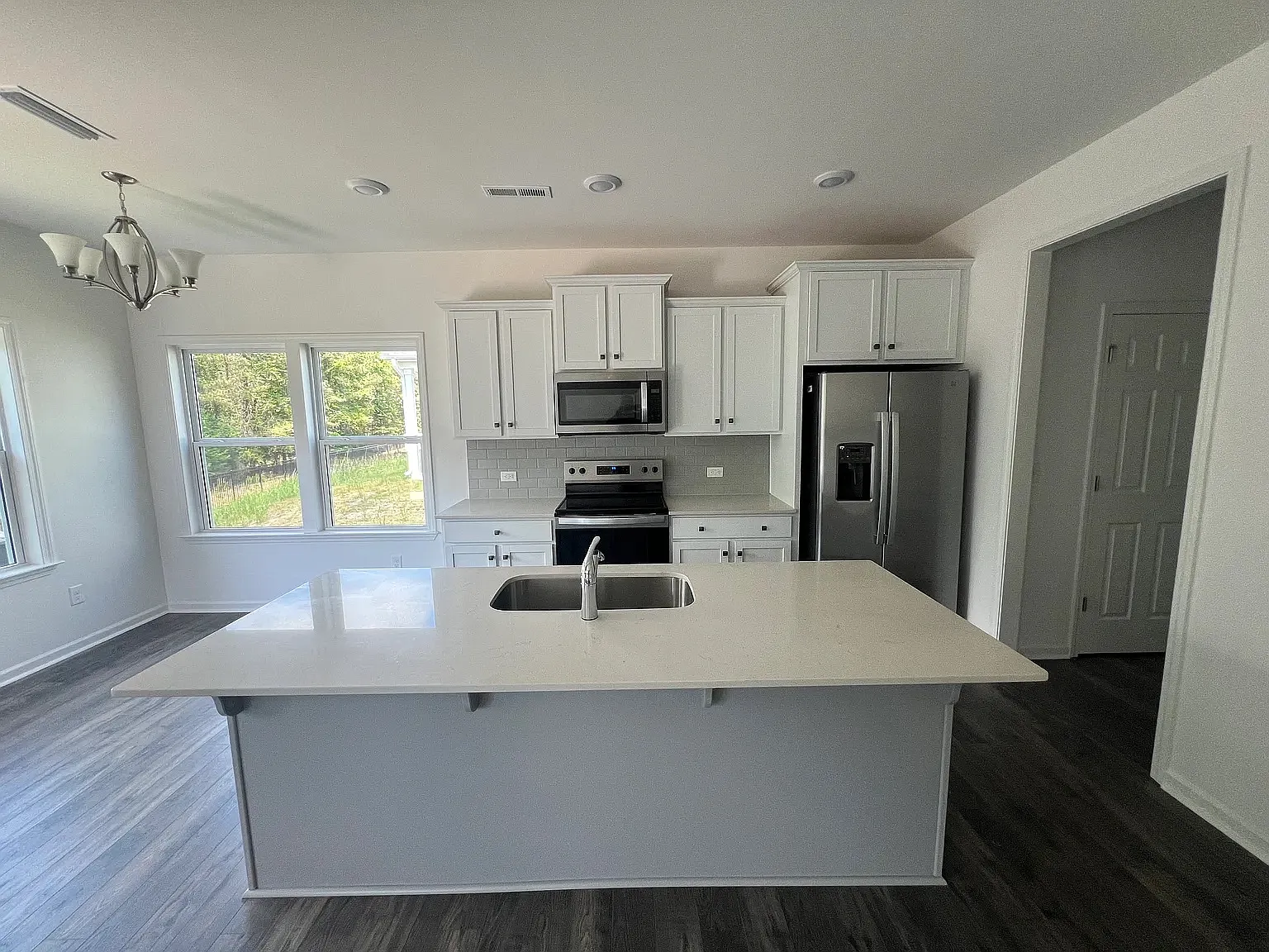 3 bed, 2.5 bath, 1544 sqft, $2,200 — Photo 3
