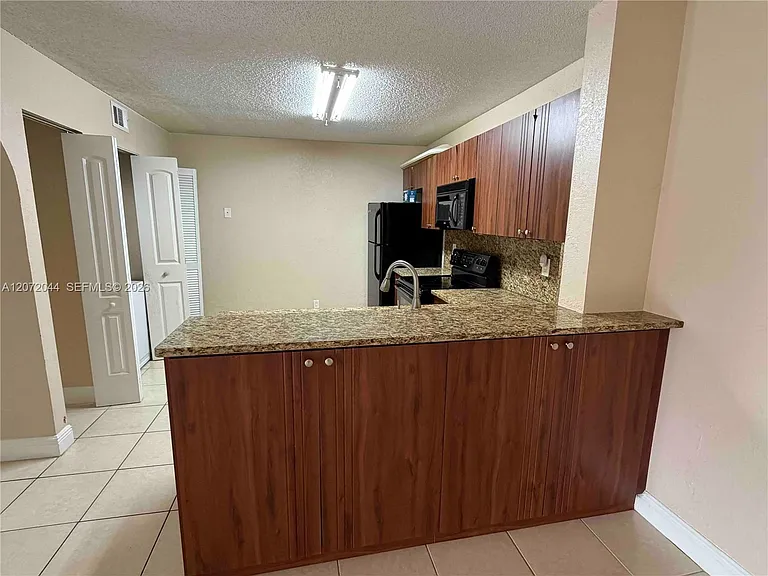 5701 Riverside Dr #204B6 — Photo 10