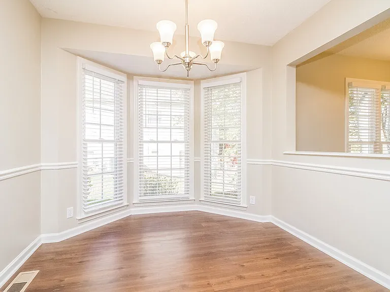 606 Knollwood Dr — Photo 4